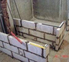 Кладка стен из пеноблоков с прямыми углами после слома кривых стен